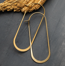 Load image into Gallery viewer, Gold Vermeil Oval Wire Earring
